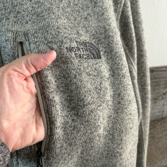 The North Face Men's Medium Grey Heather Sweater Fleece Size XL (M1) - Picture 4 of 10